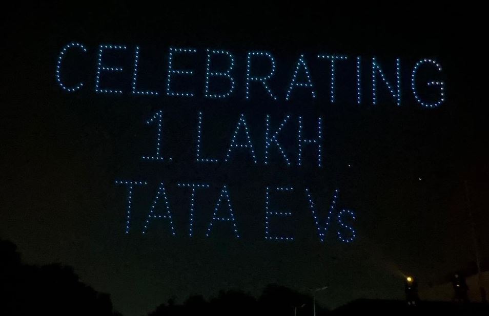 tata celebrates 1 lakhs ev